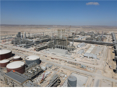 대우건설이 2017년 EPC로 수주해 시공중인 오만 두쿰 정유시설 현장 전경. <대우건설 제공>